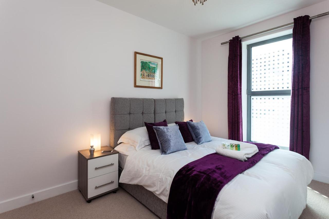 Self-Contained Town Centre One Bedroom Apartments By Helmswood Serviced Apartments Redhill  Buitenkant foto