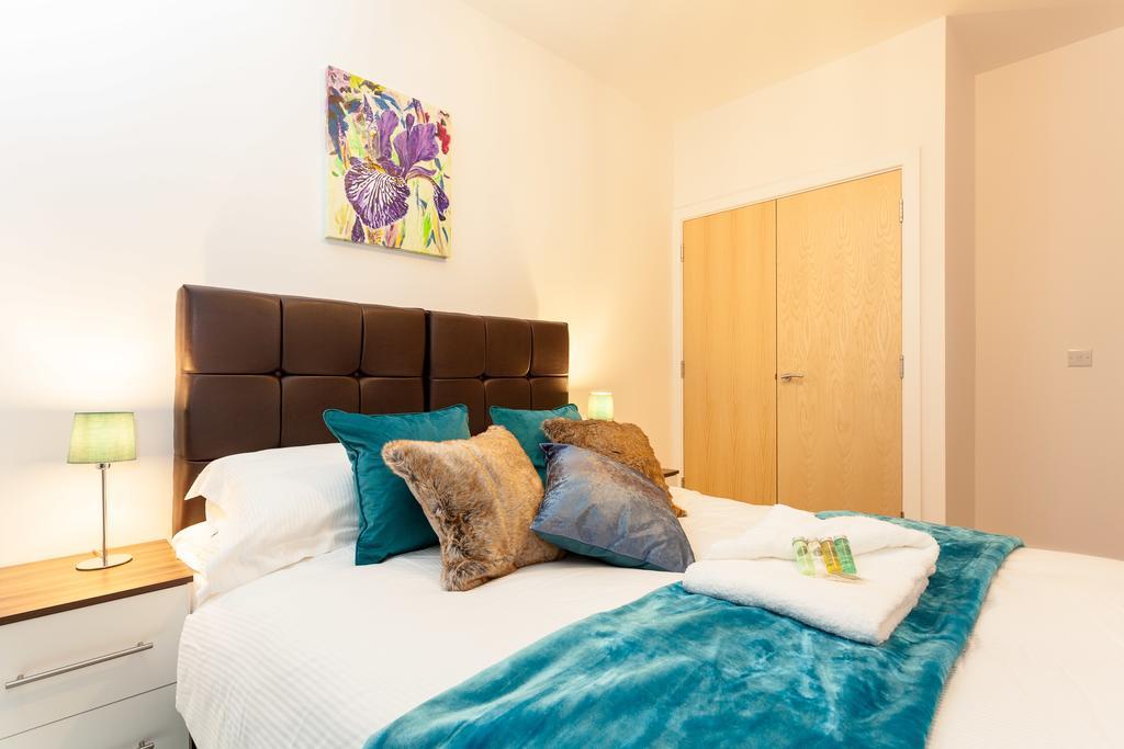 Self-Contained Town Centre One Bedroom Apartments By Helmswood Serviced Apartments Redhill  Buitenkant foto